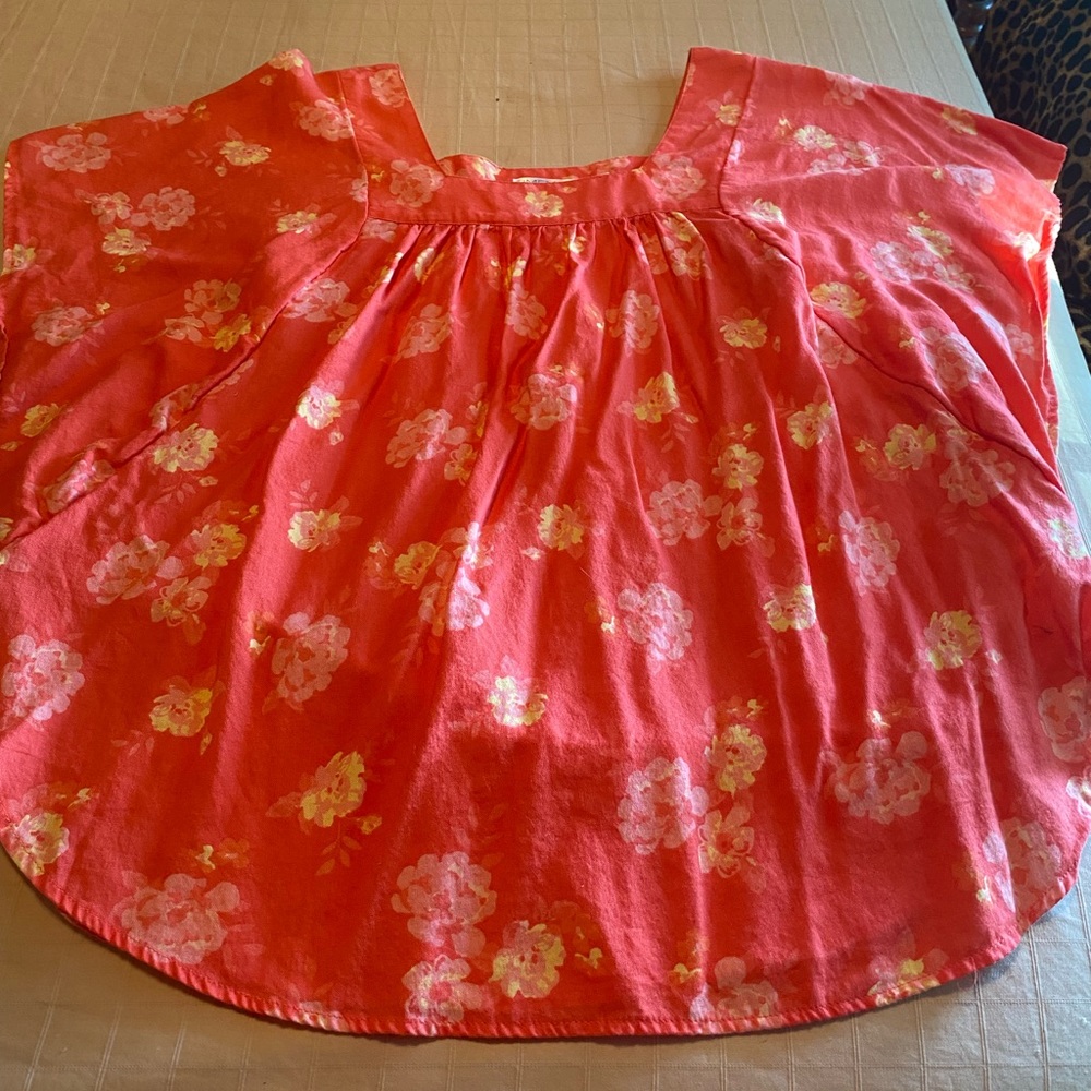 Women’s coral cotton top
